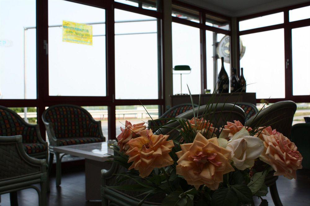 Hotel Gremersdorf - Zum Gruenen Jaeger Экстерьер фото