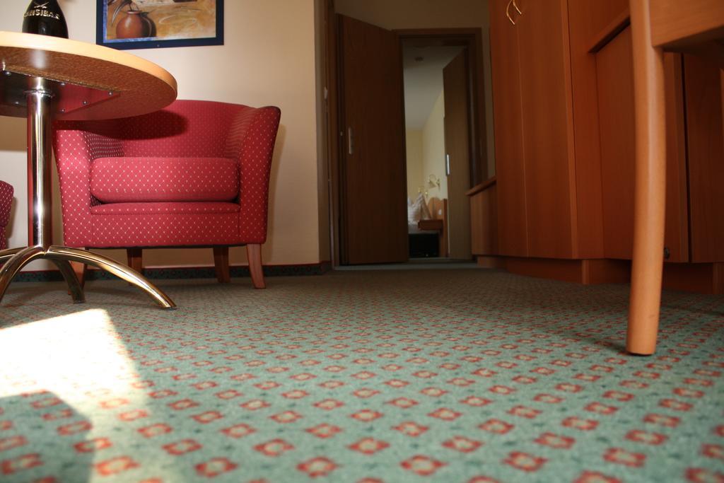 Hotel Gremersdorf - Zum Gruenen Jaeger Экстерьер фото